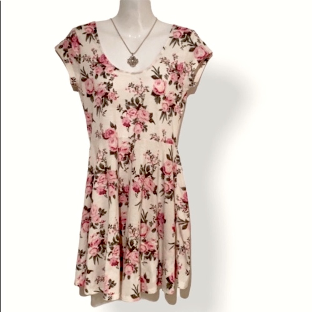 💟 Sale 2/$15 💟 Floral Fit & Flare Dress!!! Size Small